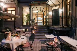 ห้องอาหารหรือที่รับประทานอาหารของ Hotel Milano Regency