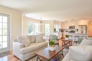 Køkken eller tekøkken på Spacious Game Room Close to Nauset Beach