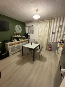 Et opholdsområde på Affittacamere La Quiete + 4 billeder