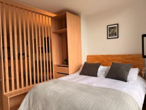 Giường trong phòng chung tại Loft Elegante con Vista a la Ciudad