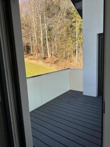 a balcony with a view of the woods at Stylische Ferienwohnung 2 in Salzburg