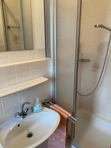 Et badeværelse på Villa Marktresidenz + 46 billeder