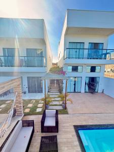 a view of a house with a swimming pool at Roraimar Prime Maragogi - Beira Mar in Maragogi