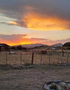 Phong cảnh thiên nhiên gần nhà gỗ