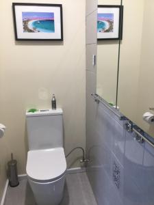 Phòng tắm tại Skyescape on Northshore Queen Bedroom