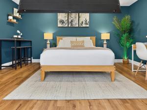 En eller flere senge i et værelse på Private Studio - 5 Min to DT - Self Check-In - 75 Inch TV