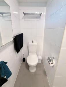 Phòng tắm tại Potts Point Cozy Studio Near Parks Water