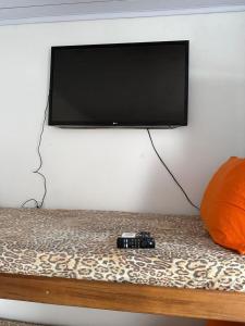 Et tv og/eller underholdning på Pousada Dona Zilma Refugio Paradisíaco 2