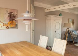 a dining room with a table and two chairs at Foftein in Borgsum