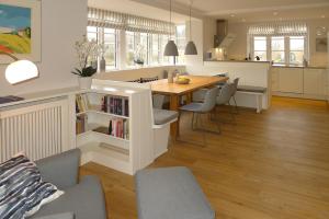 a kitchen and dining room with a table and chairs at Simons Hüs in Oldsum