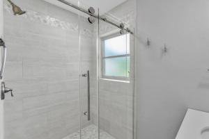 Et badeværelse på Sunrise on Lake Idylwild + 43 billeder