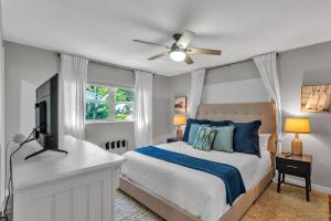 En eller flere senge i et værelse på Sunrise on Lake Idylwild