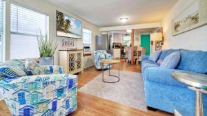 Khu vực ghế ngồi tại Rock the Boat by AvantStay 5 Blocks to Beach