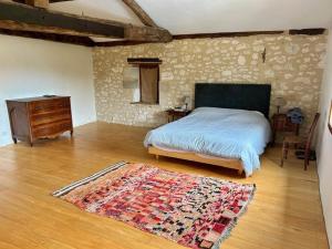 Giường trong phòng chung tại Holiday home in Pardaillan with private pool