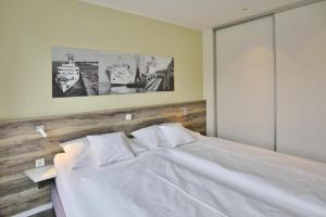 En eller flere senge i et værelse på Duhner Strandhus, S101