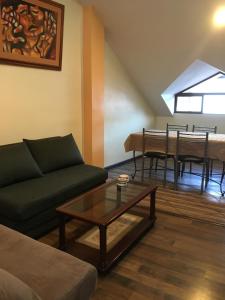 Et opholdsområde på ACOGEDOR DEPARTAMENTO EN CENTRO HISTÓRICO-Cuenca + 15 billeder