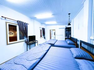 a room with three beds in a room at Jin Pool Villa in Ban Khok Chakohan