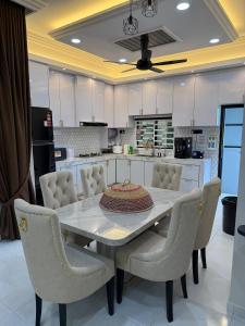 Nhà bếp/bếp nhỏ tại Villa Family