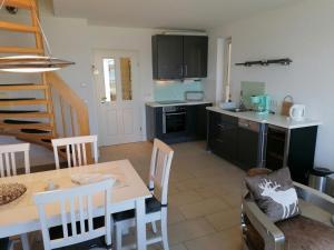 Nhà bếp/bếp nhỏ tại Ferienhaus Villa Seeblick - ABC223