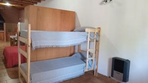 two bunk beds in a room with a tv at Departamento en barrio tranquilo in Mar del Plata