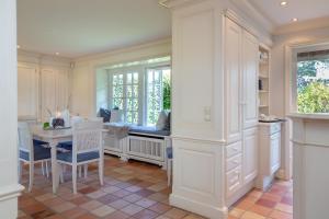 a kitchen with a table and chairs and a window at Ferienhaus Hideaway in Kampen