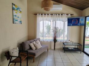a living room with a couch and a window at Casa Tribu in Agujas