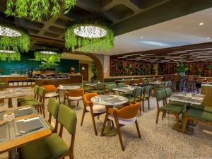 a restaurant with tables and chairs and a bar at ibis Styles Istanbul Kurtkoy in Istanbul