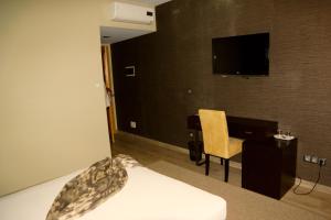 Μια τηλεόραση ή/και κέντρο ψυχαγωγίας στο Hotel Praia Confort