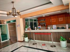 Vstupní hala nebo recepce v ubytování Home Place Lopburi Hotel