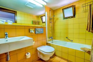 Kúpeľňa v ubytovaní SBH Taro Beach Hotel + 29 fotografií