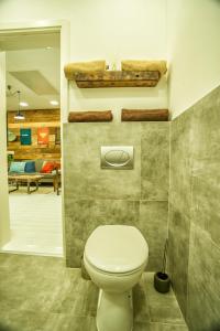 Et badeværelse på Apartment near the Great Synagogue with FREE GARAGE