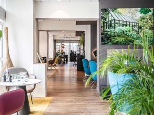 Et opholdsområde på Hotel Novotel Evry Courcouronnes