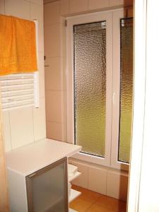 Et badeværelse på "Ferien Nord-Nordost" Wooster Teerofen "Am Walde" Ferienhaus Komfort