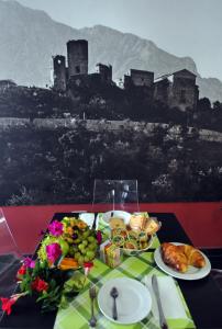 a table with plates of food on a table at B&B Maison Civico 13 in Ausonia +28 photos
