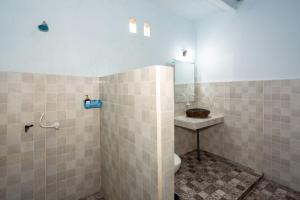 Et badeværelse på Creative Trawangan Stay + 45 billeder