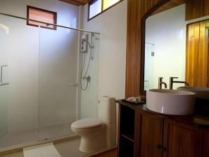 Et badeværelse på Srisawat Resort + 162 billeder