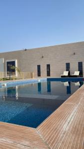 Bazen u ili blizu objekta Al barahaa