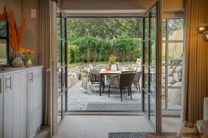 an open kitchen and dining room with sliding glass doors at Haus Möhre in Tinnum