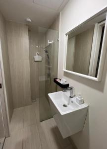 Et badeværelse på Lumi Tropicana - Apartment Studio