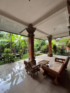 En have udenfor Warsi Bungalow