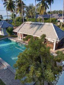 Swimmingpoolen hos eller tæt på Ban thale