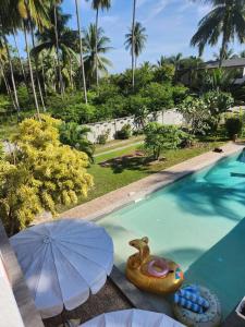 Swimmingpoolen hos eller tæt på Ban thale