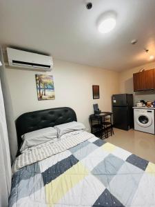 a bedroom with a bed and a kitchen at Richloves Haven in Suba