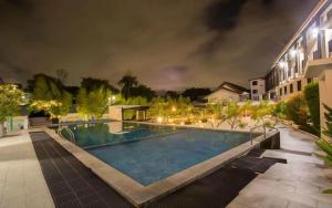 Bazén v ubytování Hotel Horison Sagita Balikpapan nebo v jeho okolí