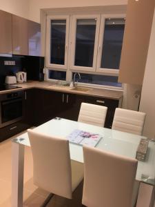 A kitchen or kitchenette at Synagogue Gozsdu Private Apartments