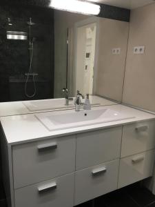 A bathroom at Synagogue Gozsdu Private Apartments