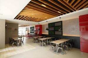 Et tv og/eller underholdning på Majestic Hotel Manila - Formerly Octagon Mansion Hotel Manila