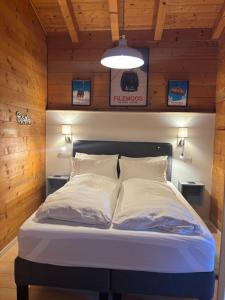 Giường trong phòng chung tại Luxury Filzmoos Chalet