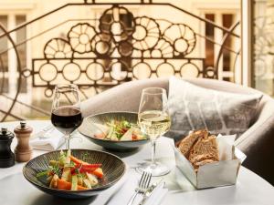 Mad på hotellet eller i nærheden + 79 billeder