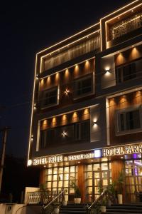 Tòa nhà nơi khách sạn tọa lạc